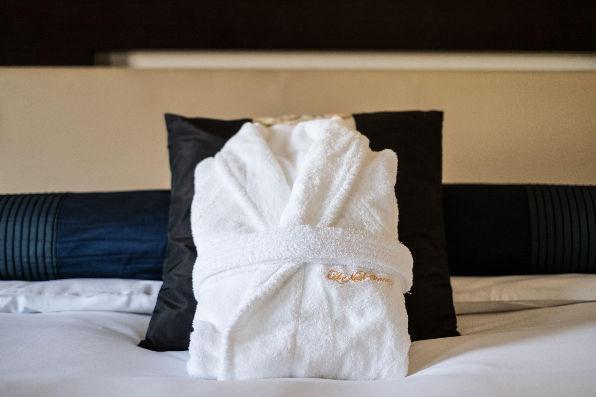 Hotel New Otani Hakata Fukuoka  Exterior foto A bathrobe
