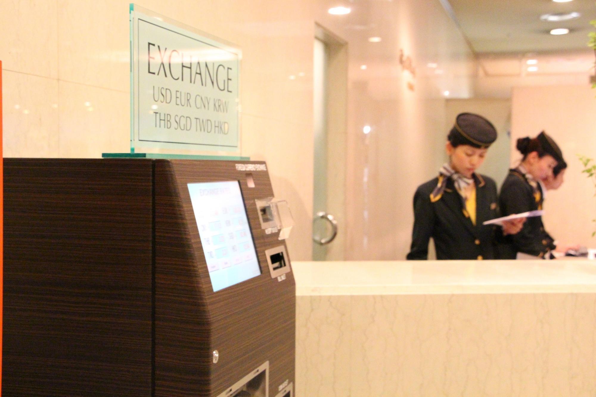 Hotel New Otani Hakata Fukuoka  Exterior foto The new check-in counter at the airport
